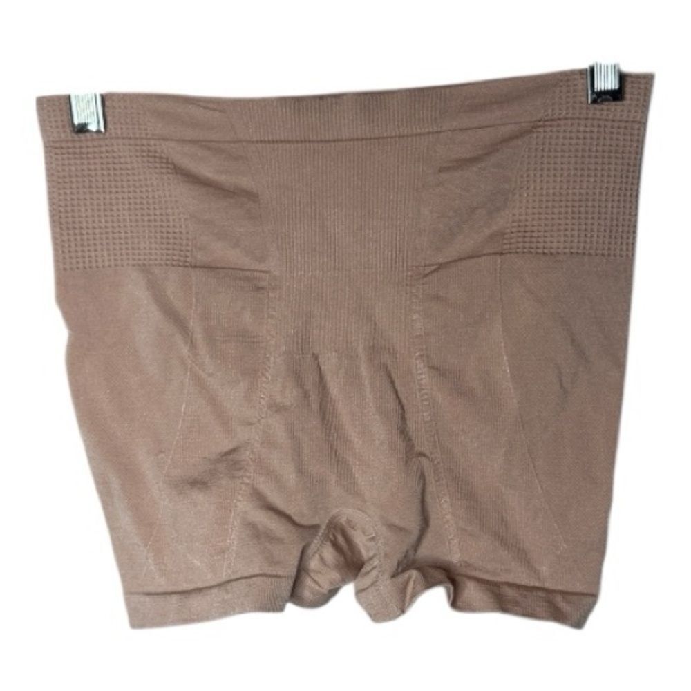 Skinnygirl shaping Seamless Shapewear Shorts in Nude. Size Large. NWT.